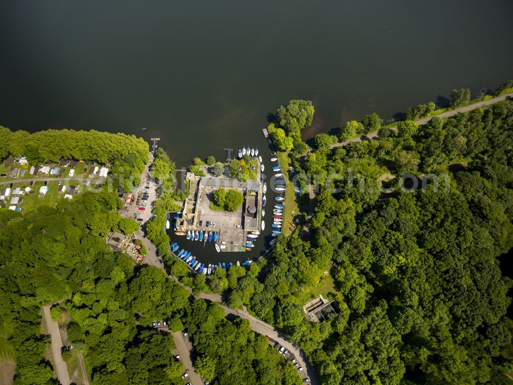 Essen from the bird's eye view: Marina Fischlaken on Baldeneysee with biker-house Scheppen in Essen in North Rhine-Westphalia