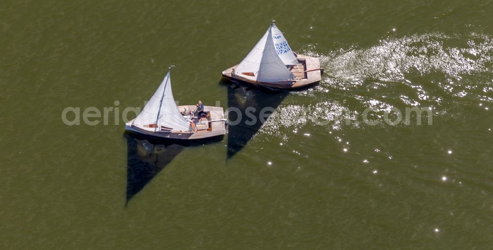 Aerial image Hude (Oldenburg) - Sport boat traffic on the Dumber / Dümmersee at Hüde in Lower Saxony