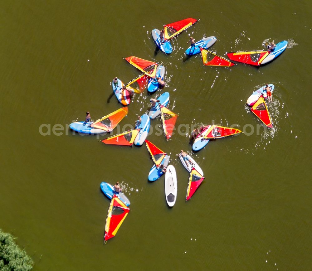 Hüde from the bird's eye view: Sport boat traffic on the Dumber / Dümmersee at Hüde in Lower Saxony