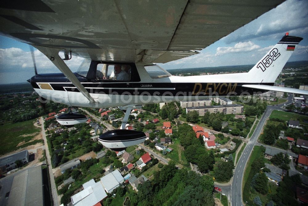 Strausberg from the bird's eye view: Sport airplane Cessna 152 flight school AERO TOURS - PEGASUS after starting on the airfield Strausberg in Brandenburg