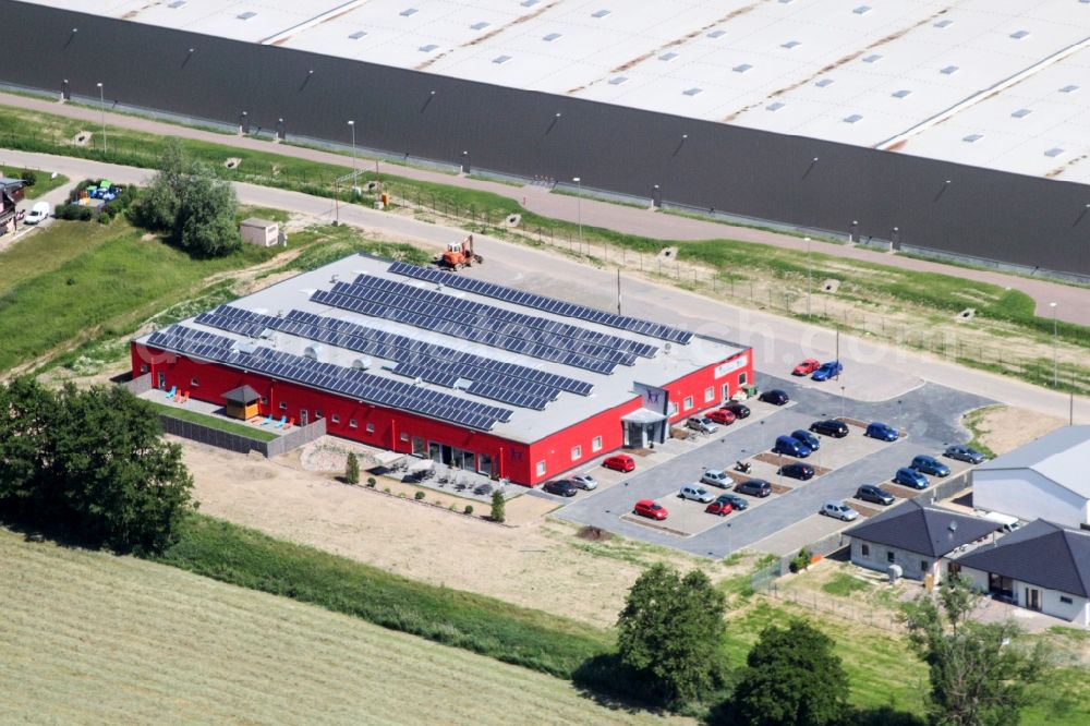 Kandel from the bird's eye view: Participants of the training at the sport area Bienwald Fitness in the district Gewerbegebiet Horst in Kandel in the state Rhineland-Palatinate, Germany