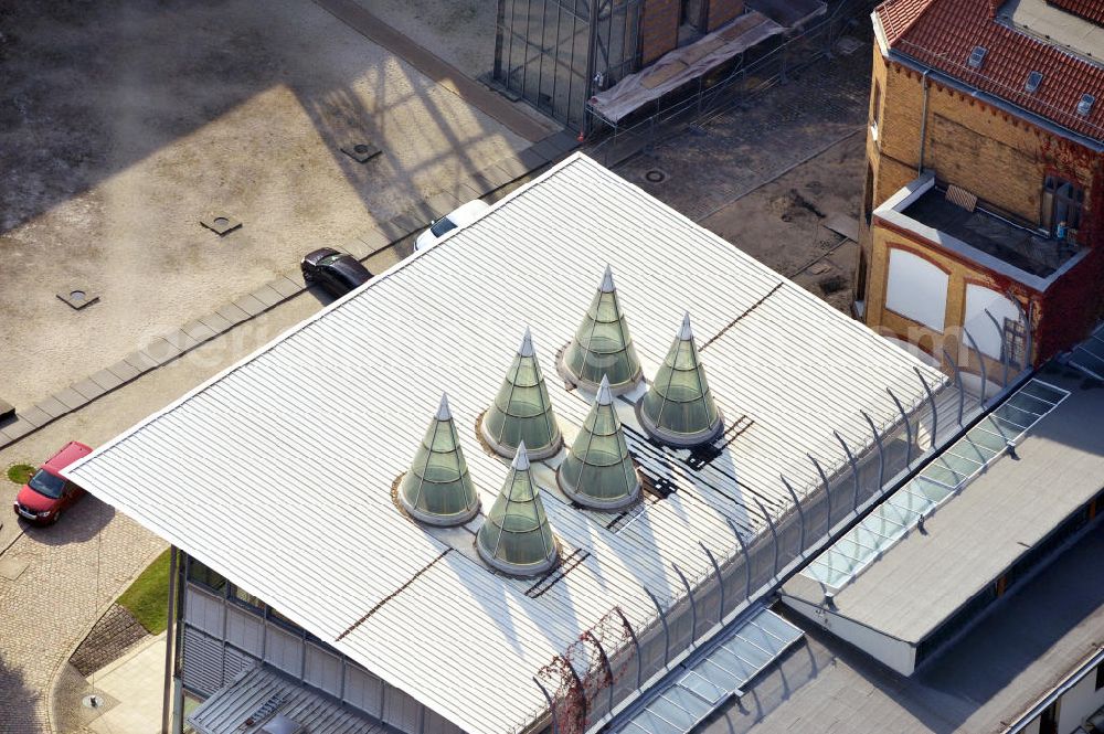 Berlin Mitte from the bird's eye view: Sporthalle der Oberschule der Jüdischen Gemeinde zu Berlin an der Oranienburger Straße in Berlin-Mitte. Jewish High School sports hall of the Jewish Community of Berlin at the street Oranienburger Strasse.