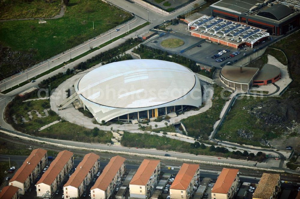 Catania Sizilien from the bird's eye view: For the Military World Games 2003 opened indoor sports hall PalaNesima is today only subscribed by vandalism Sports Arena in Catania on Sicily in Italy