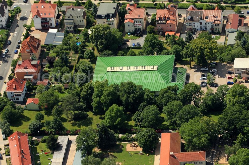 Sondershausen from the bird's eye view: The sports hall at the Rose Garden Sondershausen in Thuringia is at the Alexan der Pushkin promenade. The sports hall is used by various sports clubs for various sports. Among other things, here playing handball cuff of the SV Einheit Sondershausen