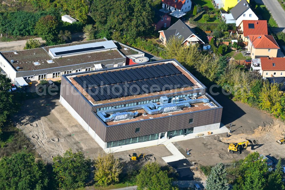 Berlin from the bird's eye view: Sports hall Typensporthalle (TSH) on street Heerstrasse - Bergedorfer Strasse in the district Kaulsdorf in Berlin, Germany