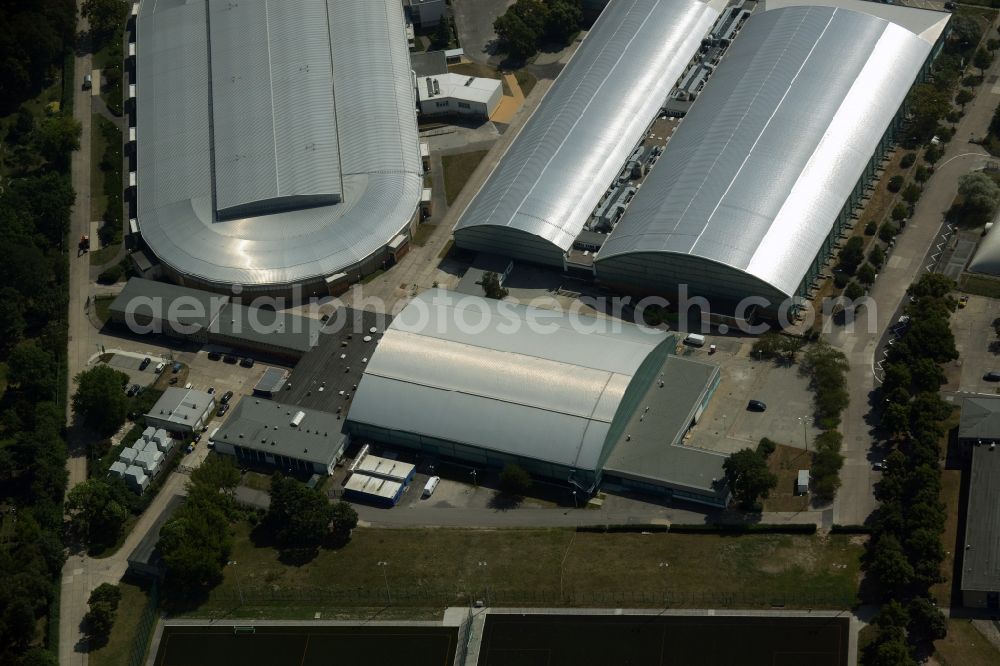 Berlin from the bird's eye view: Compound of the Sportforum Hohenschoenhausen in the Alt-Hohenschoenhausen part of the district of Lichtenberg in Berlin in Germany. The second largest sports and training facilities of Berlin include a complex of sports halls which are listed as protected buildings