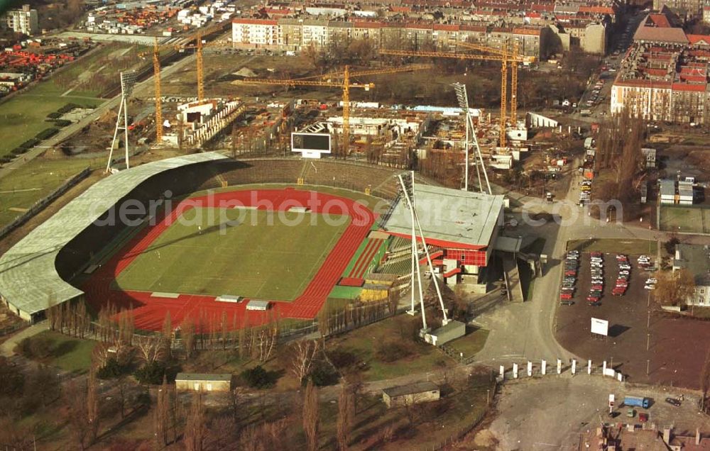 Berlin from above - 13.02.95 Sporthallenbau im Jahnsportpark in Berlin-Prenzlauerberg