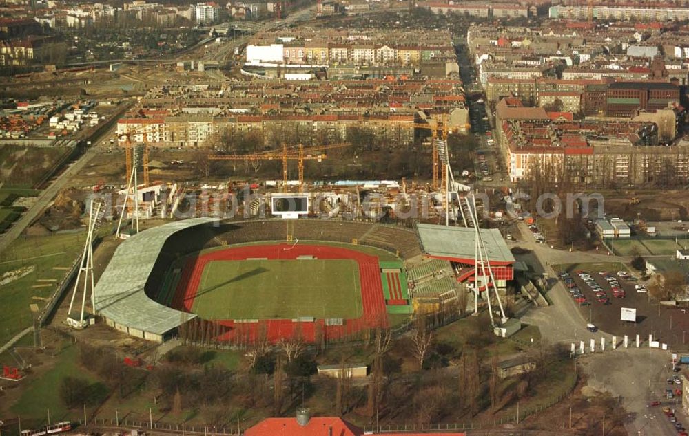 Berlin from above - 13.02.95 Sporthallenbau im Jahnsportpark in Berlin-Prenzlauerberg