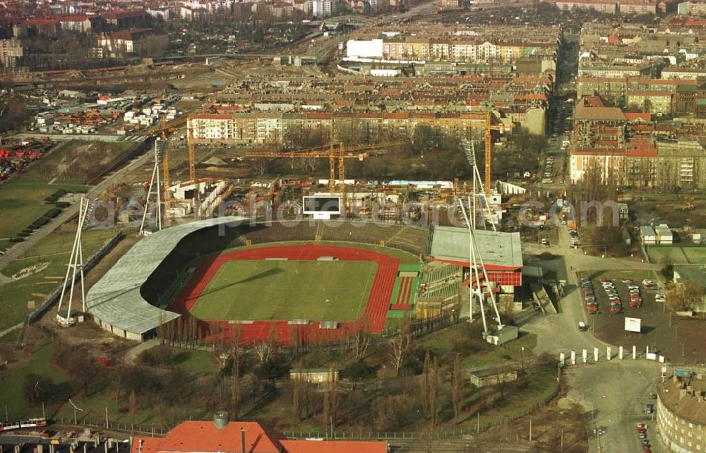 Berlin from above - 13.02.95 Sporthallenbau im Jahnsportpark in Berlin-Prenzlauerberg