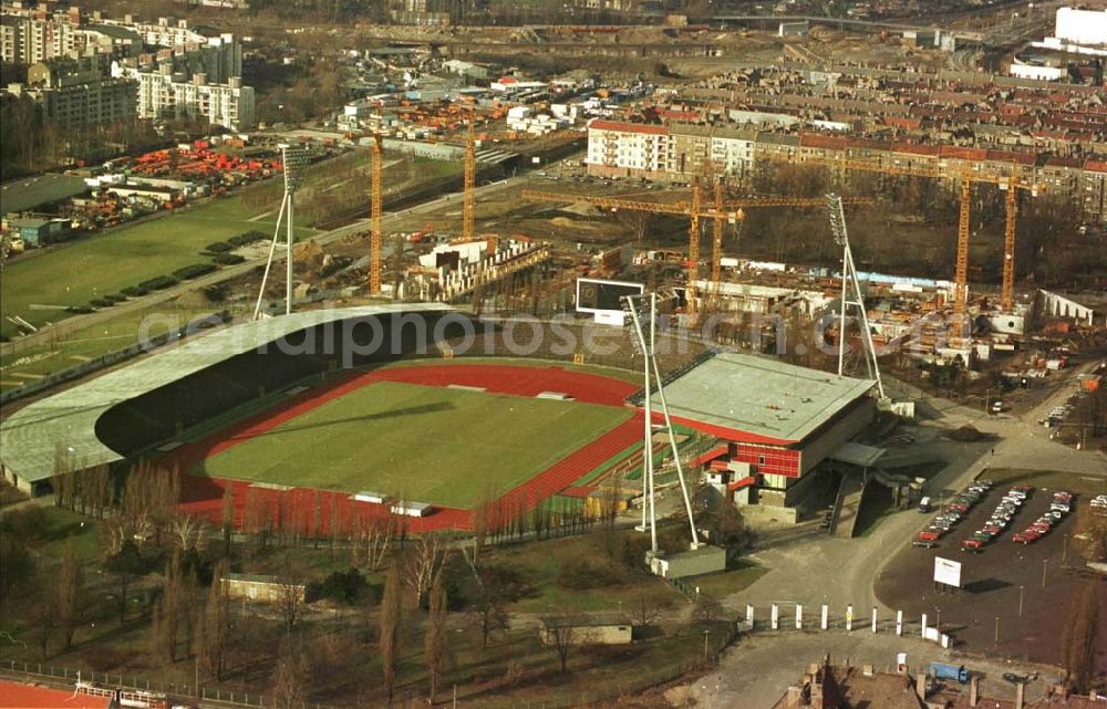 Berlin from above - 13.02.95 Sporthallenbau im Jahnsportpark in Berlin-Prenzlauerberg