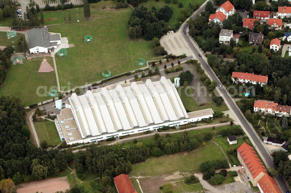 Halle / Saale from the bird's eye view: Das Gelände des Sportverein Halle e.V. am Kreuzvorwerk mit der Sporthalle Brandberge. The terrain of the sports club Halle e.V. at Kreuzvorwerk with the Sports hall Brandberge.