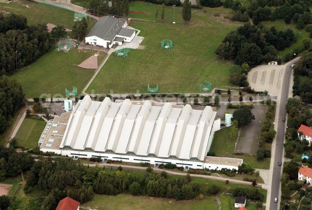 Aerial image Halle / Saale - Das Gelände des Sportverein Halle e.V. am Kreuzvorwerk mit der Sporthalle Brandberge. The terrain of the sports club Halle e.V. at Kreuzvorwerk with the Sports hall Brandberge.