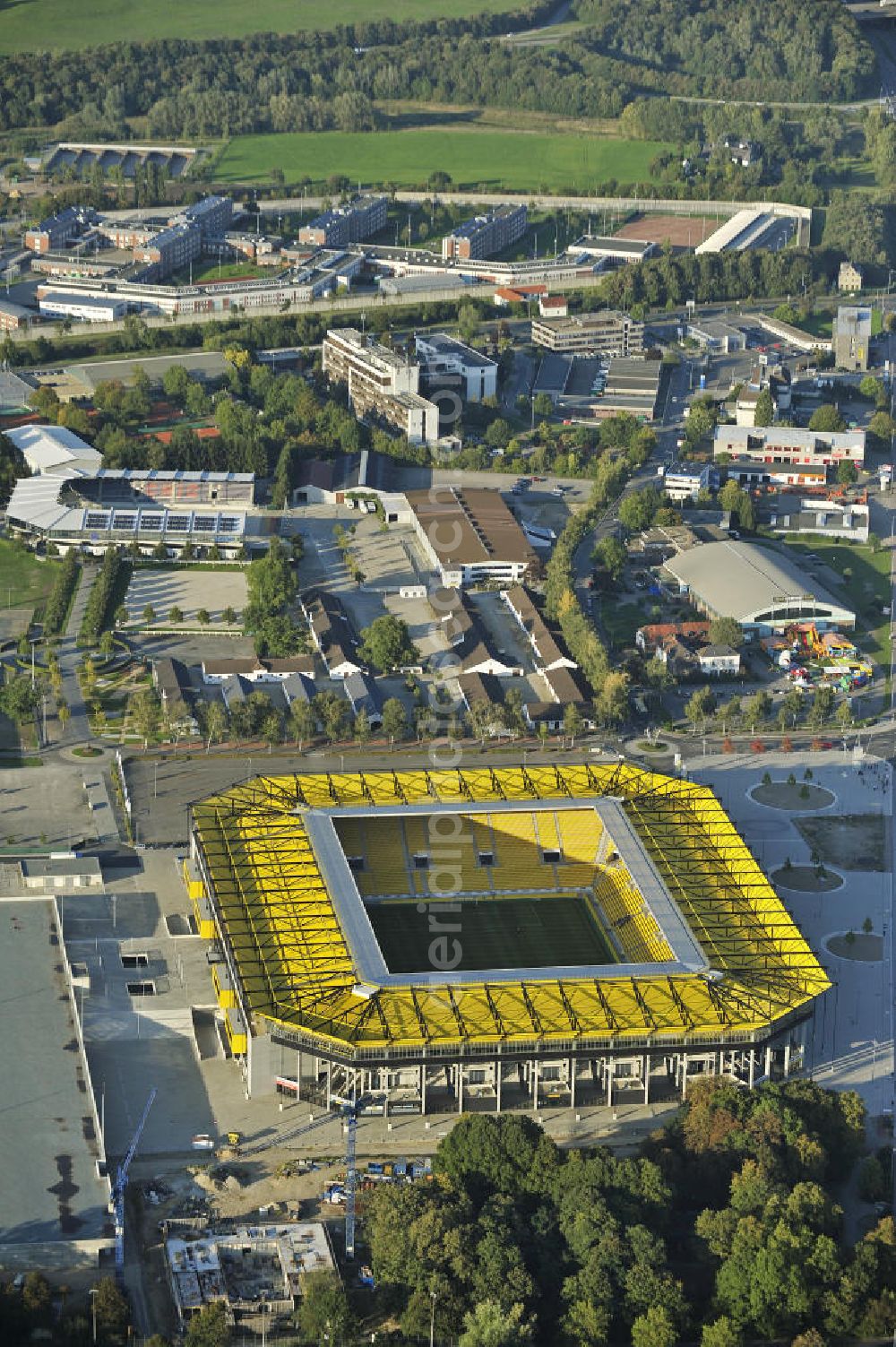 Aachen from the bird's eye view: Blick auf den Sportpark Soers mit dem Neuen Tivoli, Stadion des Fußballklubs Alemannia Aachen, und den Reitstadien, die im Besitz des Aachen Laurensberger Rennvereins e.V. sind. Dort findet alljährlich das CHIO Aachen statt, ein seit 1924 ausgetragenes internationales Pferdesport-Turnier. View of the sports park Soers with the New Tivoli Stadium of the football club Alemannia Aachen, and the horse arenas who are in possession of the Aachen Lauren Rennverein e.V. There will host the annual CHIO Aachen, an international equestrian tournament since 1924.