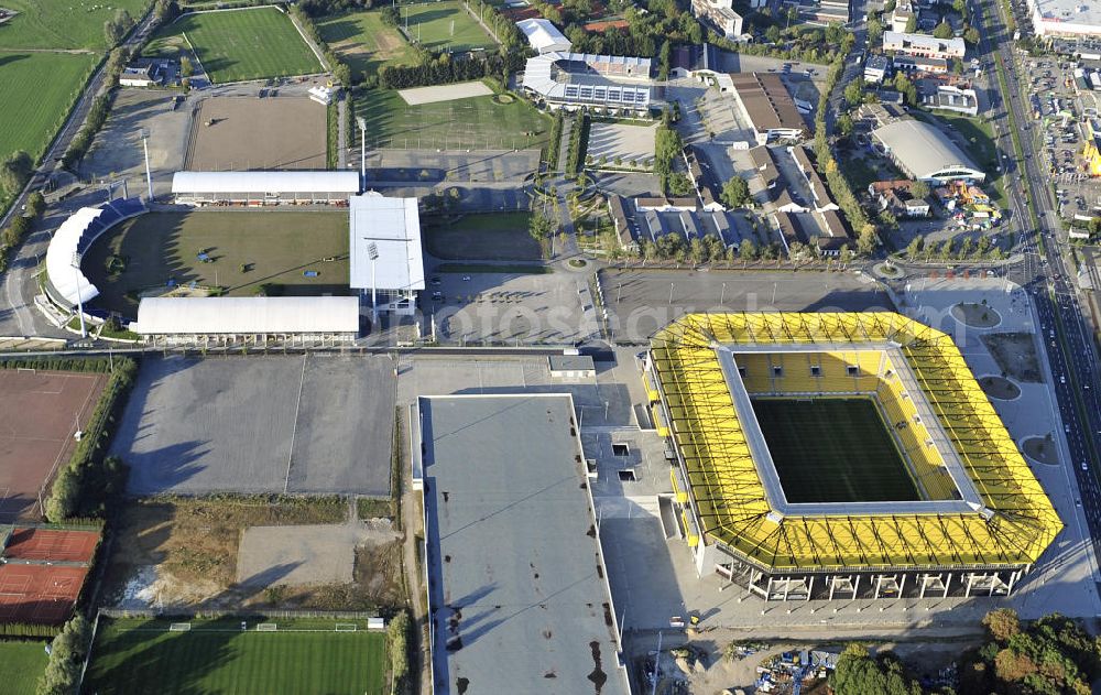 Aachen from the bird's eye view: Blick auf den Sportpark Soers mit dem Neuen Tivoli, Stadion des Fußballklubs Alemannia Aachen, und den Reitstadien, die im Besitz des Aachen Laurensberger Rennvereins e.V. sind. Dort findet alljährlich das CHIO Aachen statt, ein seit 1924 ausgetragenes internationales Pferdesport-Turnier. View of the sports park Soers with the New Tivoli Stadium of the football club Alemannia Aachen, and the horse arenas who are in possession of the Aachen Lauren Rennverein e.V. There will host the annual CHIO Aachen, an international equestrian tournament since 1924.