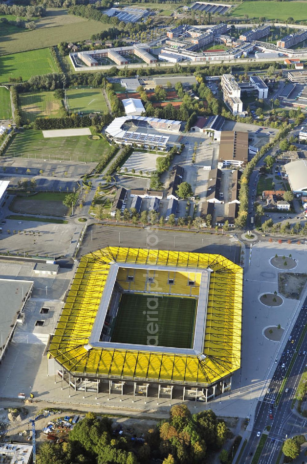 Aerial image Aachen - Blick auf den Sportpark Soers mit dem Neuen Tivoli, Stadion des Fußballklubs Alemannia Aachen, und den Reitstadien, die im Besitz des Aachen Laurensberger Rennvereins e.V. sind. Dort findet alljährlich das CHIO Aachen statt, ein seit 1924 ausgetragenes internationales Pferdesport-Turnier. View of the sports park Soers with the New Tivoli Stadium of the football club Alemannia Aachen, and the horse arenas who are in possession of the Aachen Lauren Rennverein e.V. There will host the annual CHIO Aachen, an international equestrian tournament since 1924.