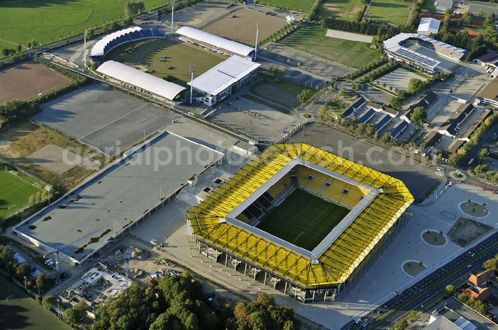 Aerial photograph Aachen - Blick auf den Sportpark Soers mit dem Neuen Tivoli, Stadion des Fußballklubs Alemannia Aachen, und den Reitstadien, die im Besitz des Aachen Laurensberger Rennvereins e.V. sind. Dort findet alljährlich das CHIO Aachen statt, ein seit 1924 ausgetragenes internationales Pferdesport-Turnier. View of the sports park Soers with the New Tivoli Stadium of the football club Alemannia Aachen, and the horse arenas who are in possession of the Aachen Lauren Rennverein e.V. There will host the annual CHIO Aachen, an international equestrian tournament since 1924.