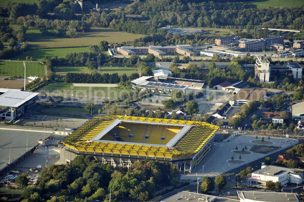 Aerial image Aachen - Blick auf den Sportpark Soers mit dem Neuen Tivoli, Stadion des Fußballklubs Alemannia Aachen, und den Reitstadien, die im Besitz des Aachen Laurensberger Rennvereins e.V. sind. Dort findet alljährlich das CHIO Aachen statt, ein seit 1924 ausgetragenes internationales Pferdesport-Turnier. View of the sports park Soers with the New Tivoli Stadium of the football club Alemannia Aachen, and the horse arenas who are in possession of the Aachen Lauren Rennverein e.V. There will host the annual CHIO Aachen, an international equestrian tournament since 1924.