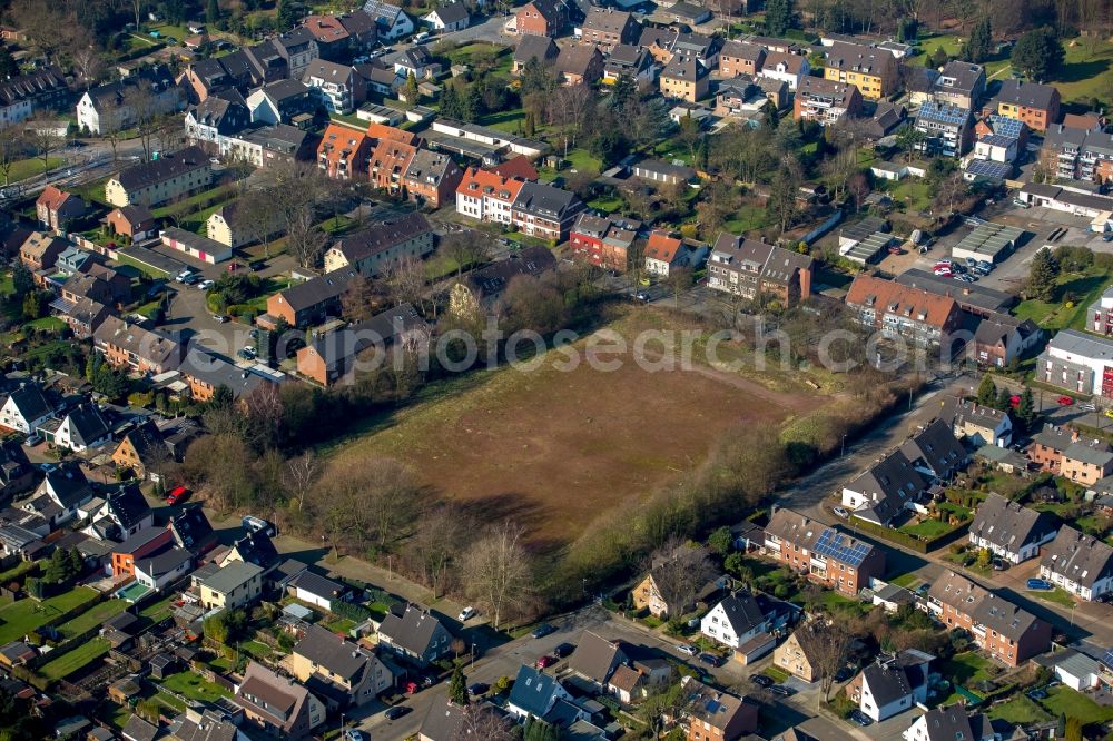 Aerial photograph Oberhausen - Football pitch on Klosterhardter Strasse in the borough of Klosterhardt in Oberhausen in the state of North Rhine-Westphalia