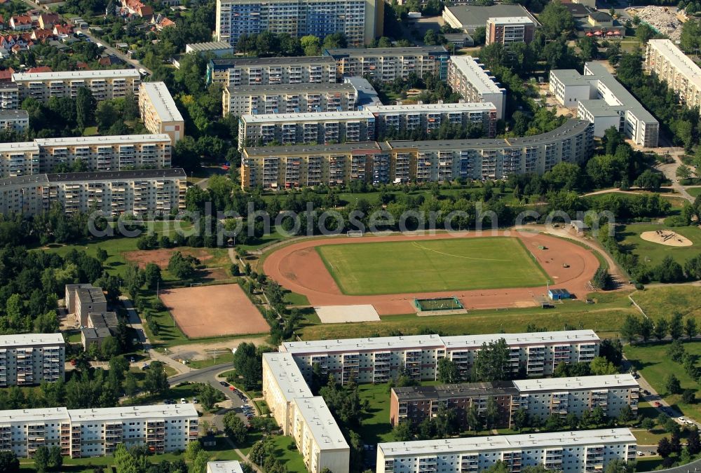 Gera from the bird's eye view: In the district Lusan of Gera in Thuringia lies between Charles-Matthes Street and the new buildings in the Arhornstrasse the sports field at the Bruete. The football and athletics stadium is the sports complex of Lusaner SC 1980. The sports club in the middle of large plate area Lusan