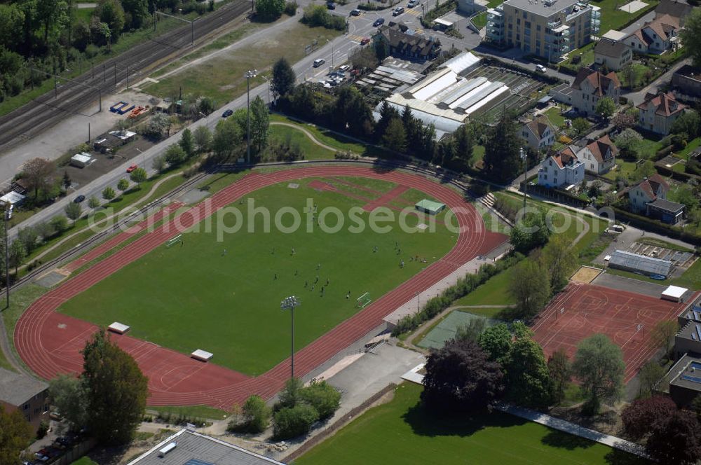 Aerial image Kreuzlingen - Blick auf den Sportplatz Burgerfeld. Sportzentrum mit Rasenspielfeld, Fussballplatz, Rundlaufbahnen, Trainingsplatz und Leichtathletik-Anlage. Kontakt: Sportplatz Burgerfeld, Tel. +49(0)071 672 64 52 oder +49(0)071 677 10 00 (Schulpräsidium)