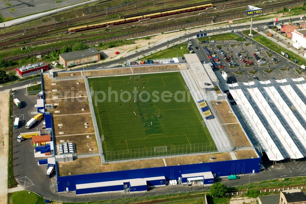 Berlin from above - Sports ground on the roof of the Metro office in Berlin Friedrichshain