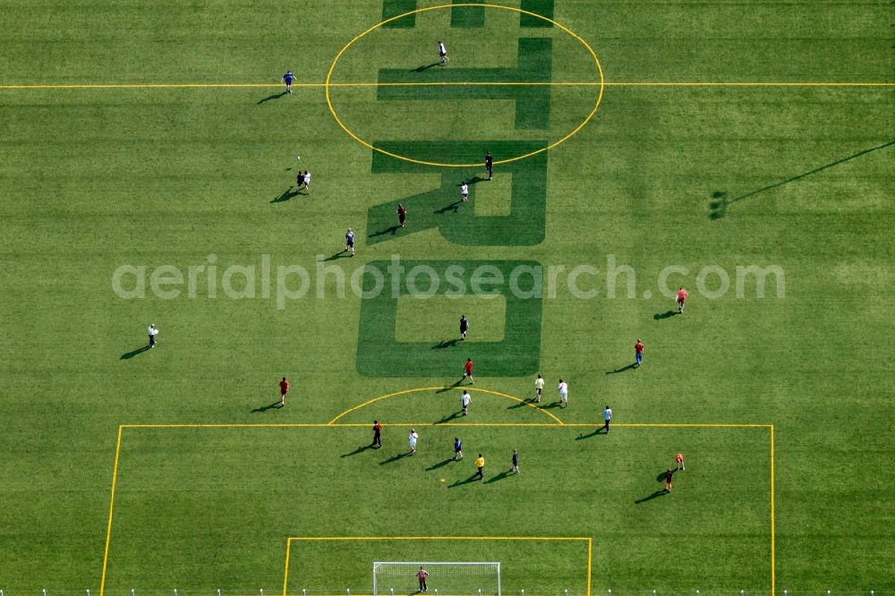 Berlin from above - Sports ground on the roof of the Metro office in Berlin Friedrichshain