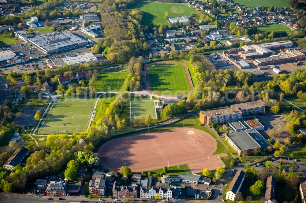 Aerial image Hamm - Sports grounds and football pitch of Adolf-Bruehl-Stadium on Galilei- High School in the West of Hamm in the of state North Rhine-Westphalia