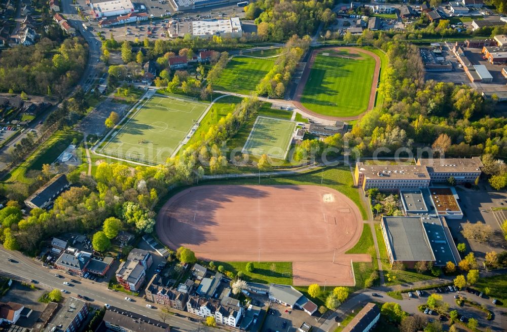 Aerial photograph Hamm - Sports grounds and football pitch of Adolf-Bruehl-Stadium on Galilei- High School in the West of Hamm in the of state North Rhine-Westphalia