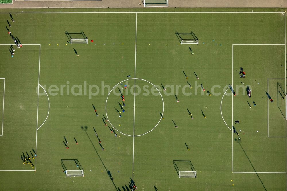 Bottrop from the bird's eye view: Sports grounds and football pitch of SV 1911 Bottrop e.V. In den Weywiesen in Bottrop in the state North Rhine-Westphalia, Germany