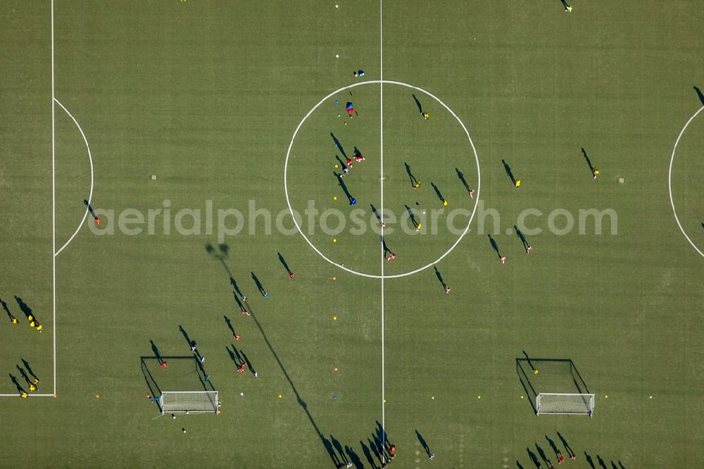 Aerial image Bottrop - Sports grounds and football pitch of SV 1911 Bottrop e.V. In den Weywiesen in Bottrop in the state North Rhine-Westphalia, Germany