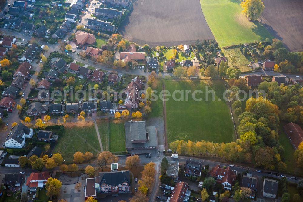 Aerial photograph Hamm - Sports grounds and football pitch an der Doerholtstrasse in Hamm in the state North Rhine-Westphalia