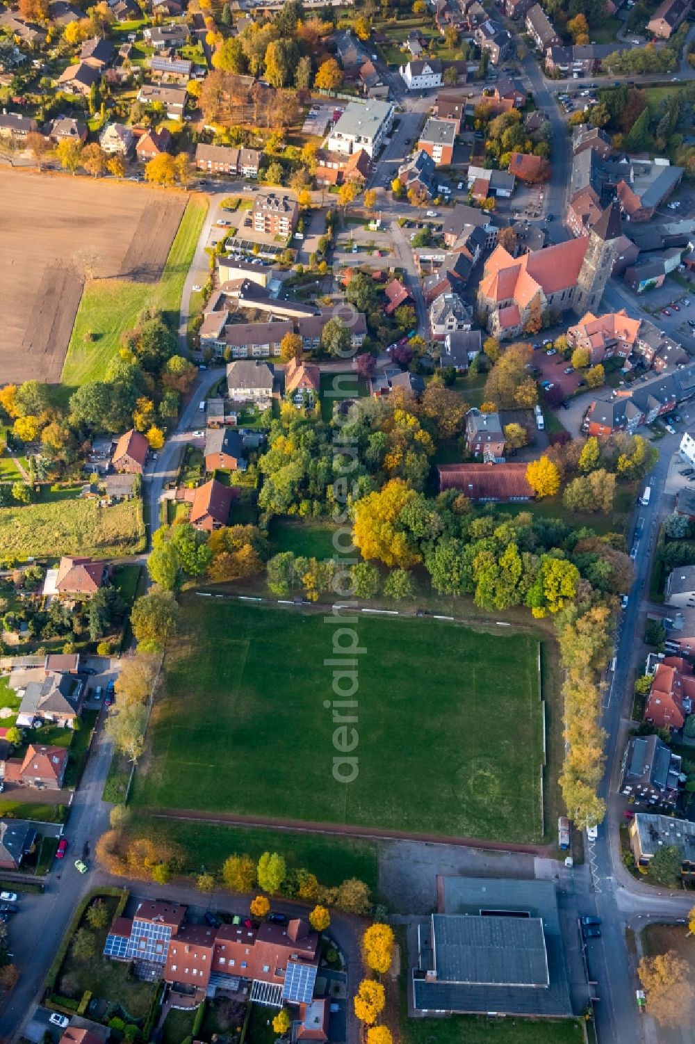 Aerial image Hamm - Sports grounds and football pitch an der Doerholtstrasse in Hamm in the state North Rhine-Westphalia