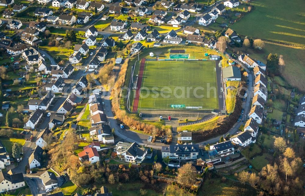 Aerial photograph Finnentrop - Sports grounds and football pitch of F.C. Finnentrop 1979 e.V. on Gutenbergstrasse in Finnentrop in the state North Rhine-Westphalia, Germany