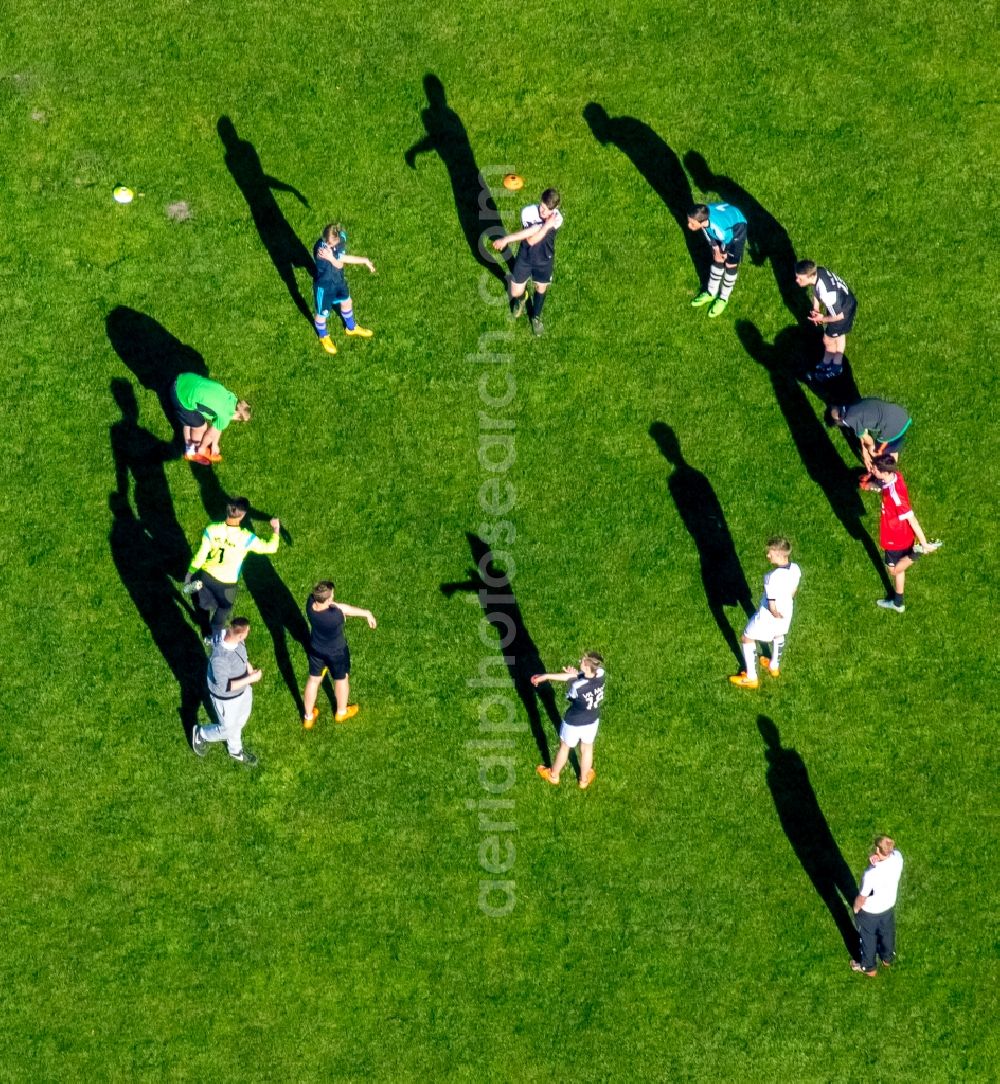 Hamm from above - Sports grounds and football pitch am Freiherr-vom-Stein-Gymnasium an der Karl-Kossmann-Strasse in Hamm in the state North Rhine-Westphalia