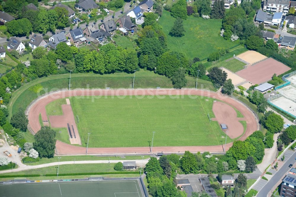 Aerial photograph Kleve - Sports grounds and football pitch of FC Kleve 1863/1903 on Stadionstrasse - Welbershoehe in Kleve in the state North Rhine-Westphalia, Germany