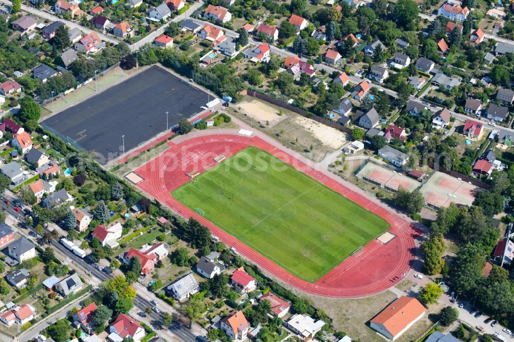 Berlin from the bird's eye view: Sports grounds and football pitch Am Rosenhag in the district Hellersdorf in Berlin, Germany