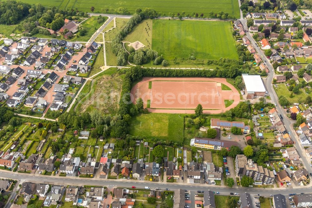 Hamm from above - Sports field football pitch and the school building of the Albert Schweitzer School in Hamm in the state of North Rhine-Westphalia, Germany