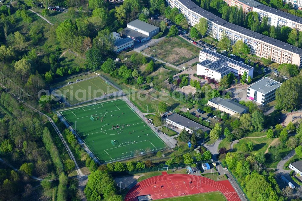 Berlin from the bird's eye view: Sports grounds and football pitch on Teterower Ring in the district Kaulsdorf in Berlin, Germany