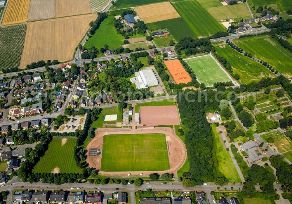 Aerial image Kirchhellen - Sports grounds and football pitch of VfB Kirchhellen 1920 e.V. in Kirchhellen in the state of North Rhine-Westphalia