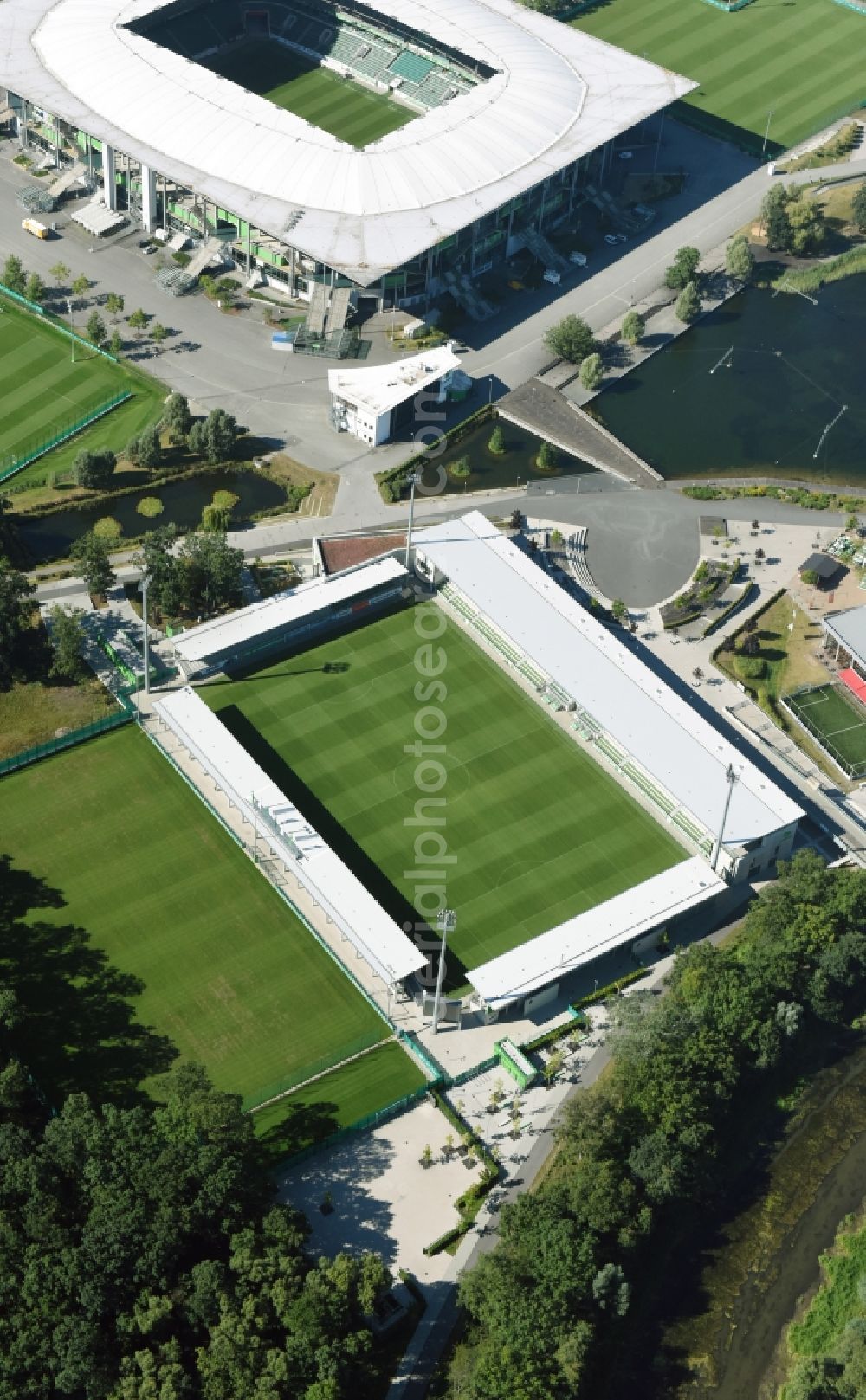 Aerial photograph Wolfsburg - Sports grounds and football pitch VfL-FussballWelt in Wolfsburg in the state Lower Saxony