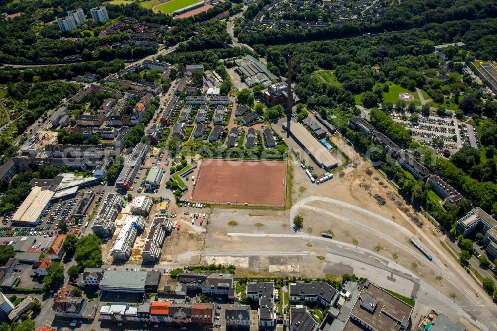 Aerial photograph Essen - Sports fields Soccer Place of VfL Sportfreunde 07 Food e.V. in Essen in North Rhine-Westphalia. Behind a gym of Kieser Training AG