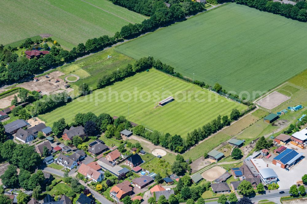 Wangersen from the bird's eye view: Ensemble of sports grounds Sportplatz of MTV Wangersen 1908 e.V. on street Alte Schulstrasse in Wangersen in the state Lower Saxony, Germany