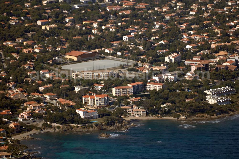 Saint-Aygulf from the bird's eye view: Blick auf den Sportplatz von Saint-Aygulf an der Cote d' Azur in Frankreich.