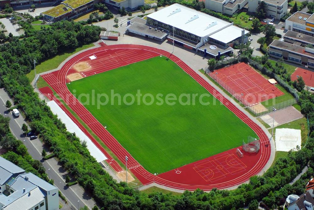 Aerial photograph Würzburg - Blick auf den Sportplatz und die Sporthalle an der Eichendorffstraße in Würzburg.