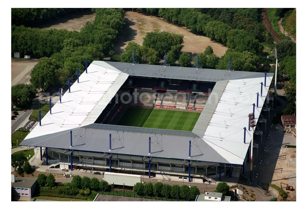 Aerial photograph Duisburg - View of the sports venue Schauinsland Reisen Arena ( formerly Wedau Stadion ) in the Neudorf district of the Ruhrgebiet city Duisburg in the state North Rhine-Westphalia. The stadium at Margaretenstrasse is homestead of football club MSV Duisburg and embedded in the sports park Duisburg. Operater of the complex is the MSV Duisburg Stadionprojekt GmbH & Co. KG