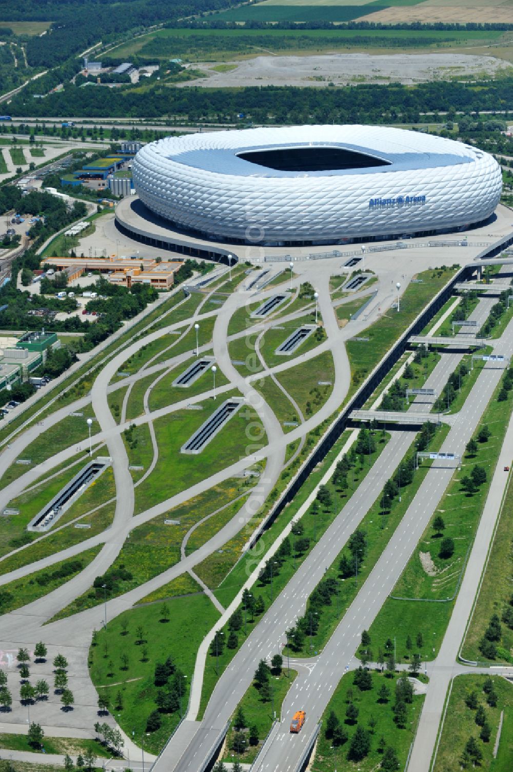 Aerial image München - Sports facility grounds of the Arena stadium Allianz Arena on Werner-Heisenberg-Allee in Munich in the state Bavaria, Germany