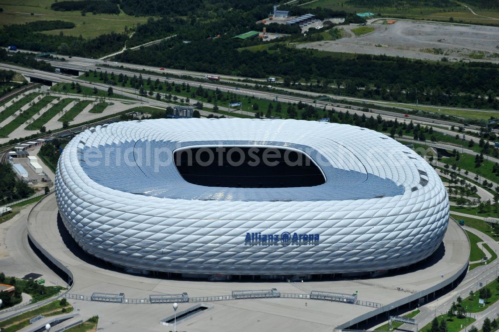 Aerial photograph München - Sports facility grounds of the Arena stadium Allianz Arena on Werner-Heisenberg-Allee in Munich in the state Bavaria, Germany