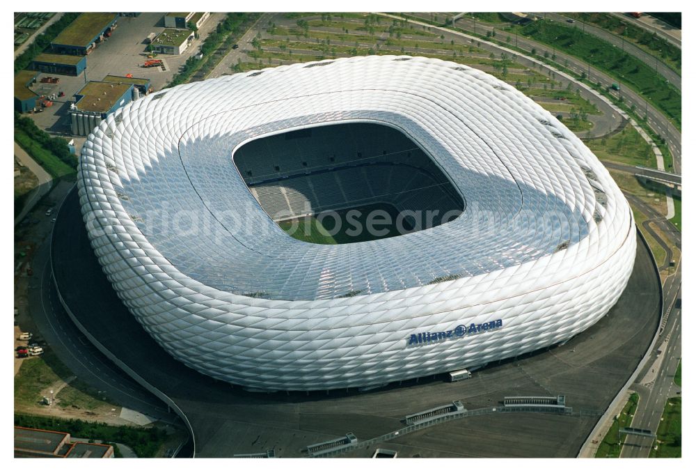 Aerial photograph München - Sports facility grounds of the Arena stadium Allianz Arena on Werner-Heisenberg-Allee in Munich in the state Bavaria, Germany