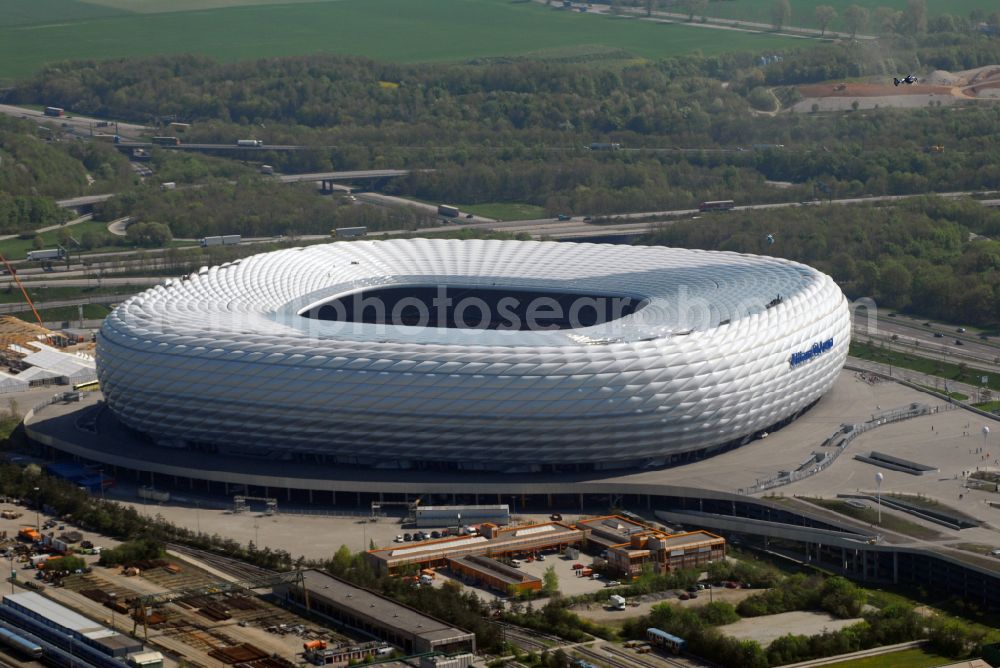 Aerial photograph München - Sports facility grounds of the Arena stadium Allianz Arena on Werner-Heisenberg-Allee in Munich in the state Bavaria, Germany