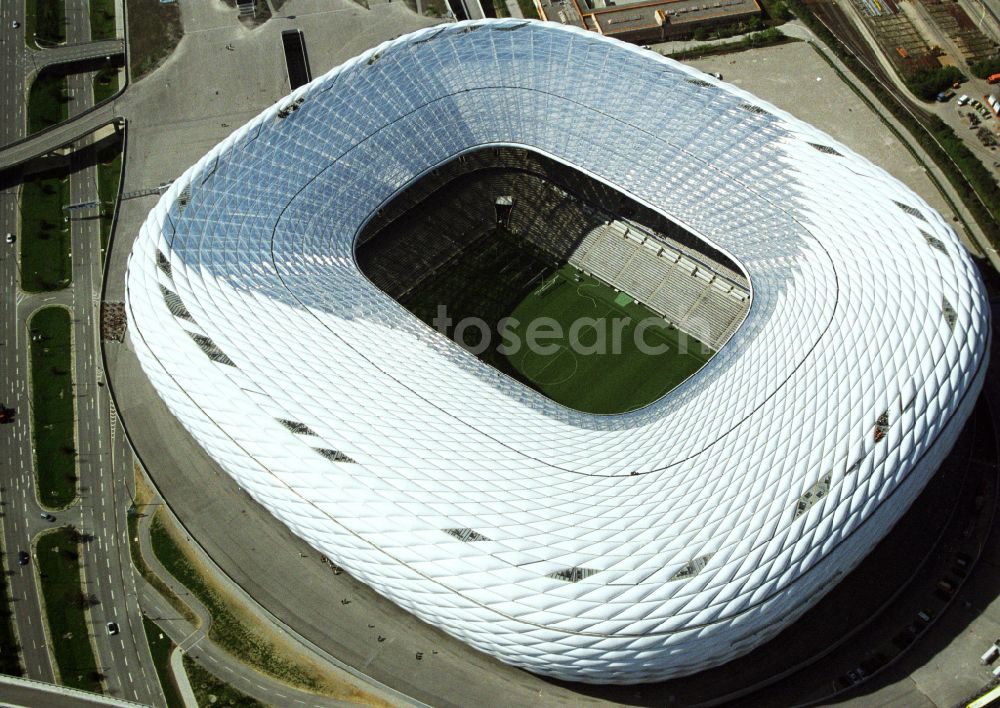 Aerial photograph München - Sports facility grounds of the Arena stadium Allianz Arena on Werner-Heisenberg-Allee in Munich in the state Bavaria, Germany